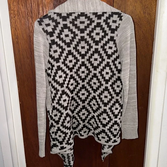 Women’s Cardigan – Size Small – Gray & Black - Picture 4 of 4